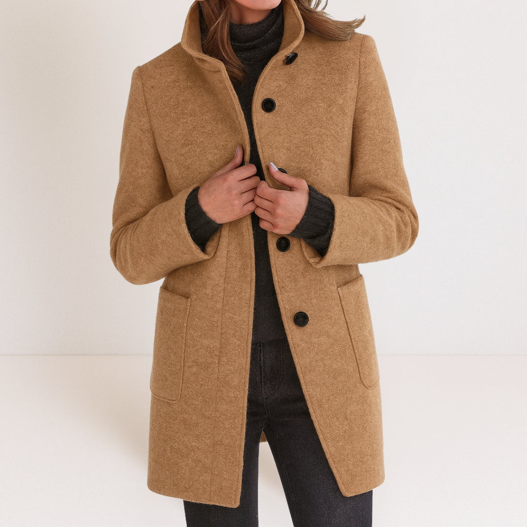 Stella - Moteriška striukė su aukštu apykakle