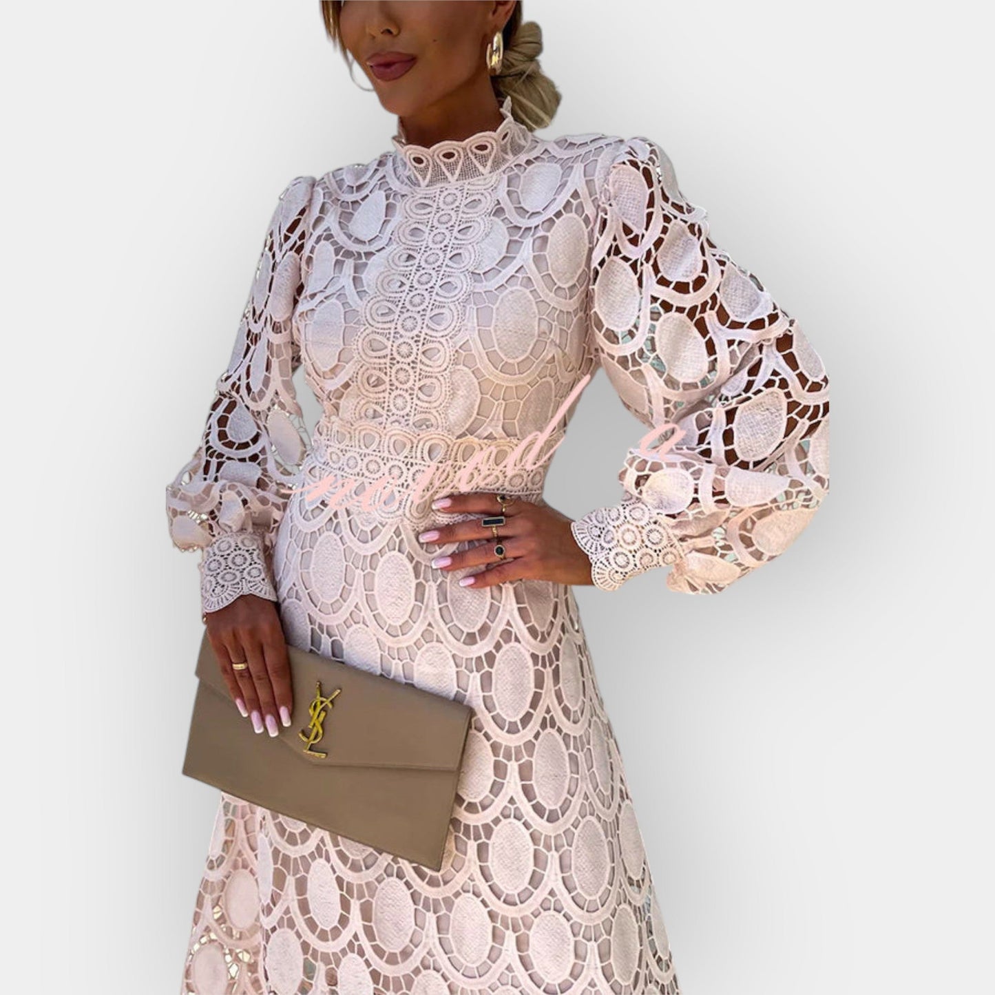 Romantiška Suknelė su Nėriniais