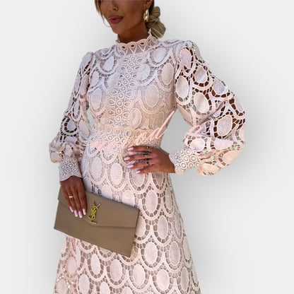 Romantiška Suknelė su Nėriniais