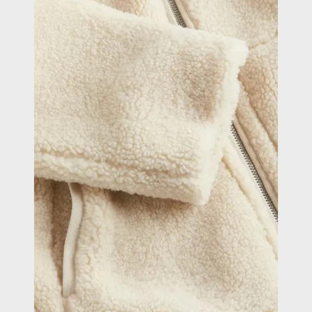 Kaja - Minkštas pliušinis paltas su stoviniu kaklu