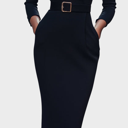 Victoria - Išskirtinė juoda suknelė su diržu ir mandarino stiliaus apykakle